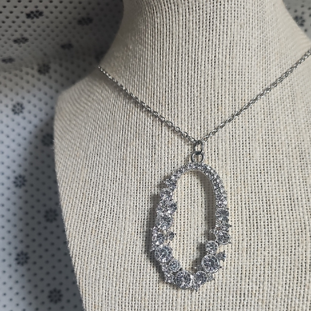Elegant Silver Necklace with Crystal Accents